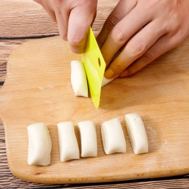 Lot de 6 Raclettes et Lisseurs à Pâtisserie